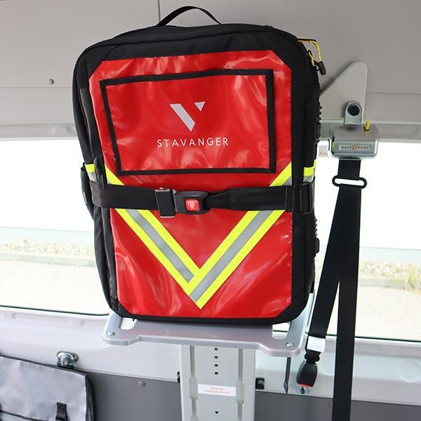 VW Crafter - KMP Plus/KTW Light Fahrzeugkonzept. Detail KTW-Säule zur Ablage von Rettungsrucksäcken